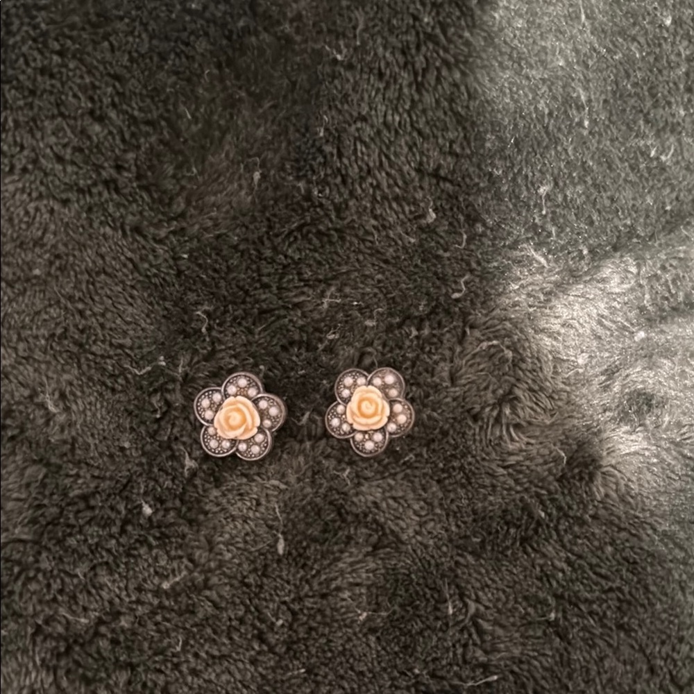 Elegant Floral Earrings with Cream Accents